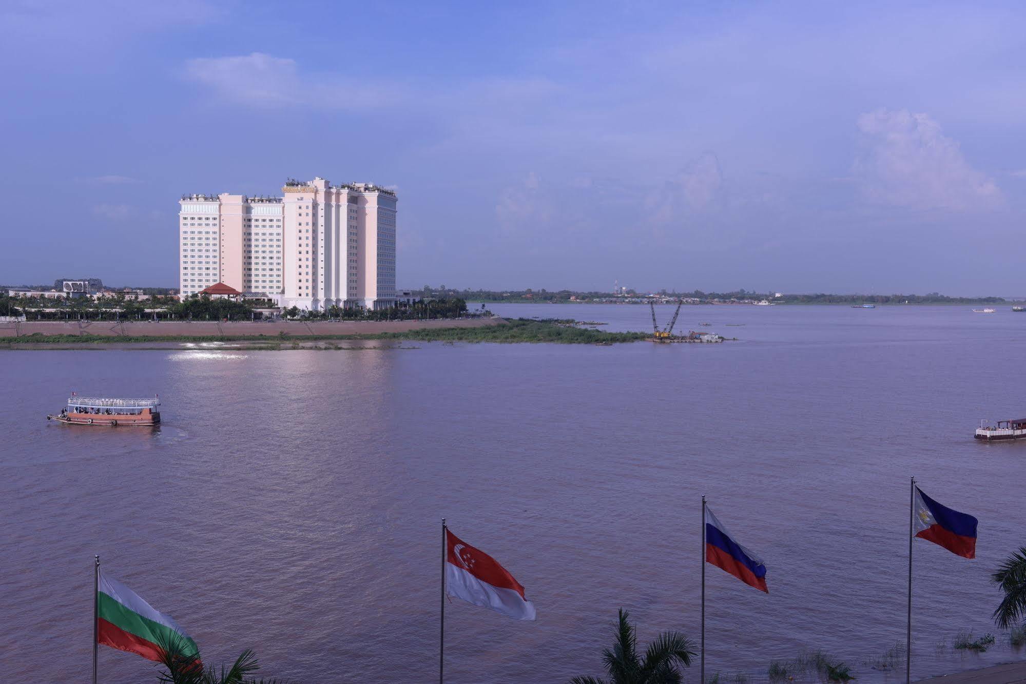 Panorama Mekong Hostel Пномпень Экстерьер фото